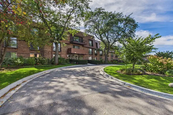 3900 Dundee Road #305, Northbrook, IL 60062