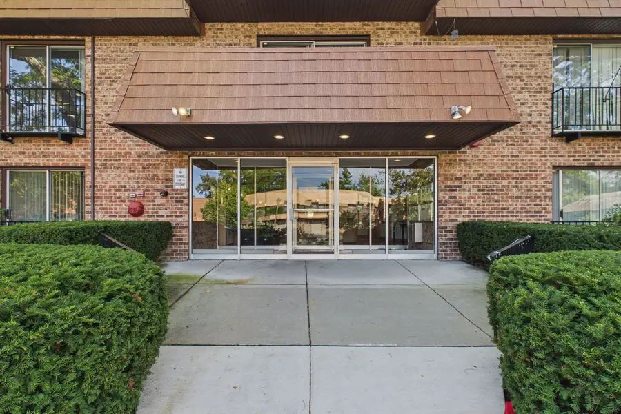 3900 Dundee Road #305, Northbrook, IL 60062 - #2