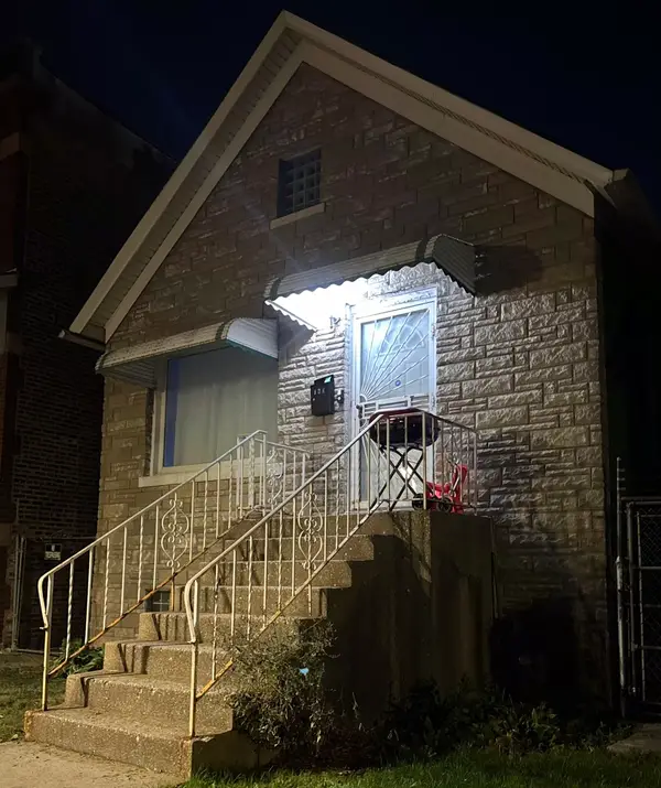836 N Harding Avenue, Chicago, IL 60651