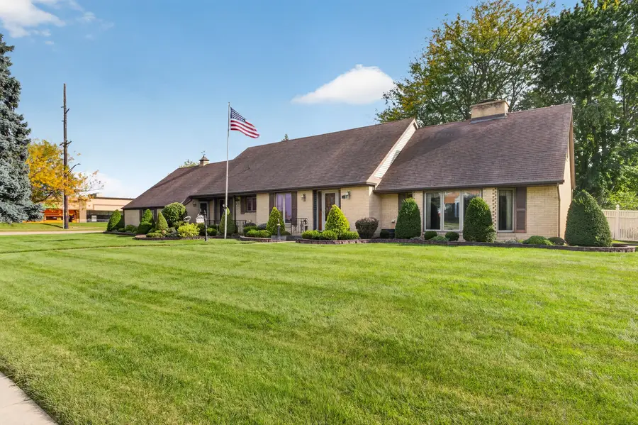 216 E Mcconaughy Avenue, Rochelle, IL 61068 - #3