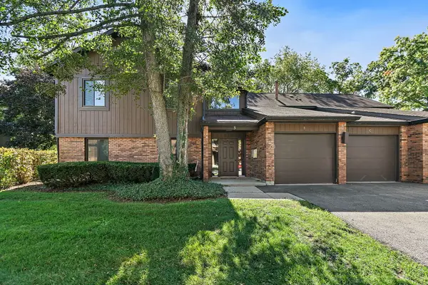 3 Creekside Circle #B, Elgin, IL 60123