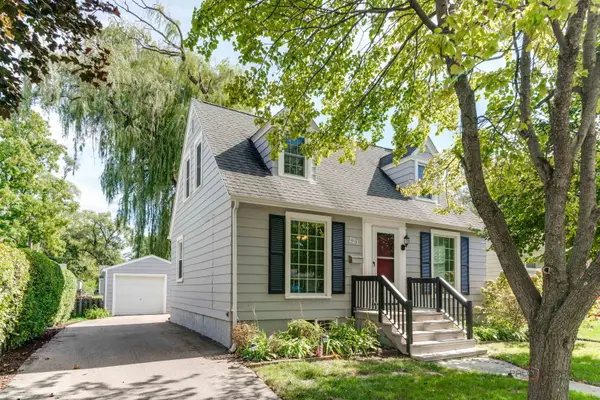 221 N Prairie Avenue, Mundelein, IL 60060