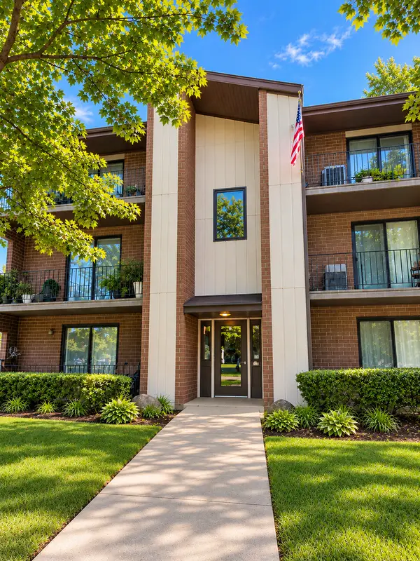 1239 Chalet Road #101, Naperville, IL 60563
