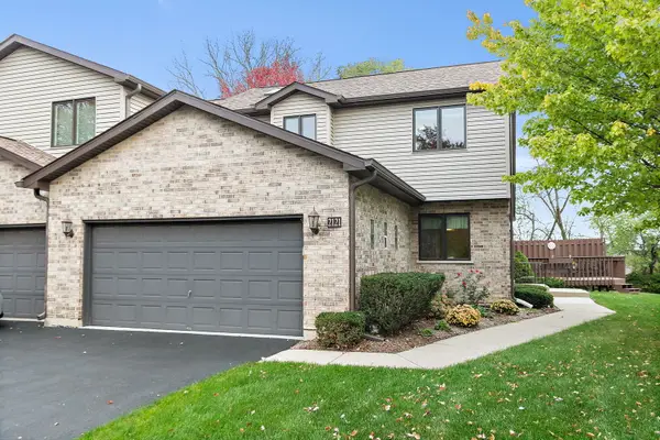 2121 N Juniper Lane, Arlington Heights, IL 60004