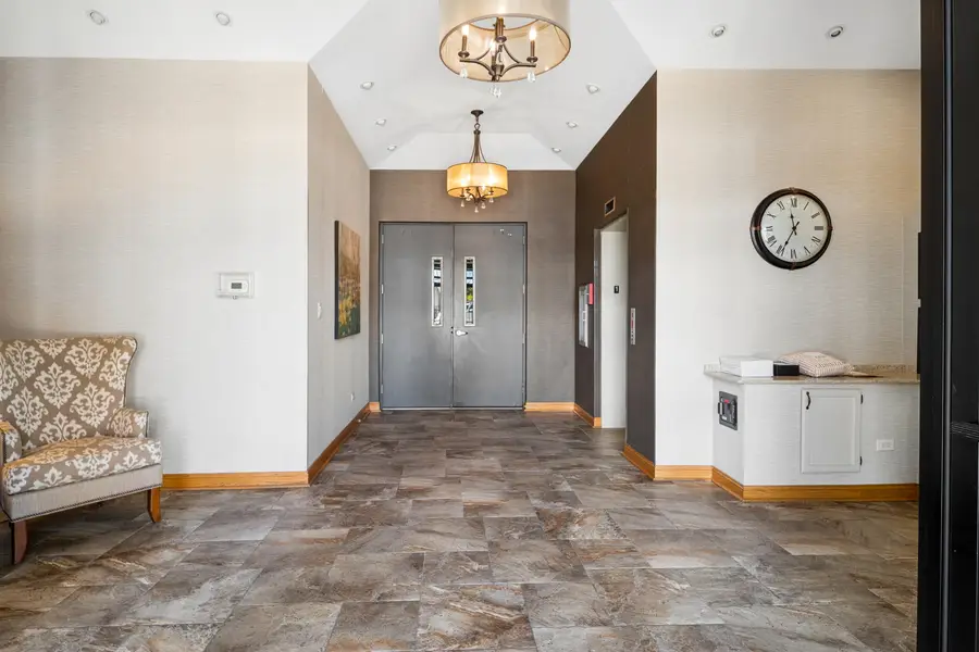 14 S Ashland Avenue #204, La Grange, IL 60525 - #3