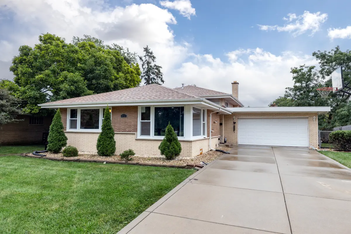 913 E 166th Street, South Holland, IL 60473 - #1