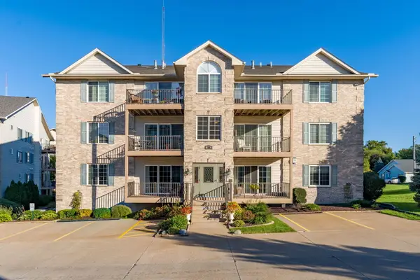 3052 Holiday Court #5, Bettendorf, IA 52722