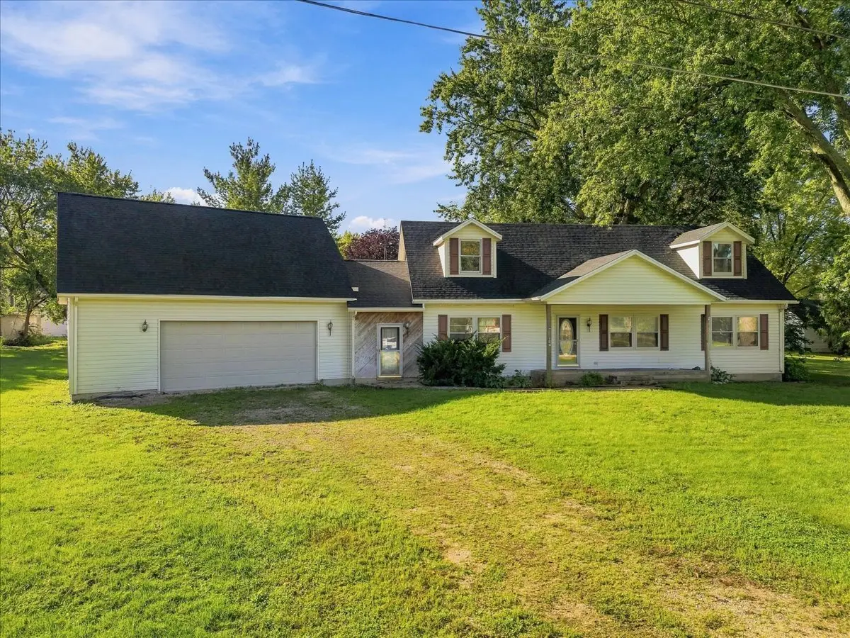 147 W Hubbard Street, Amboy, IL 61310 - #1
