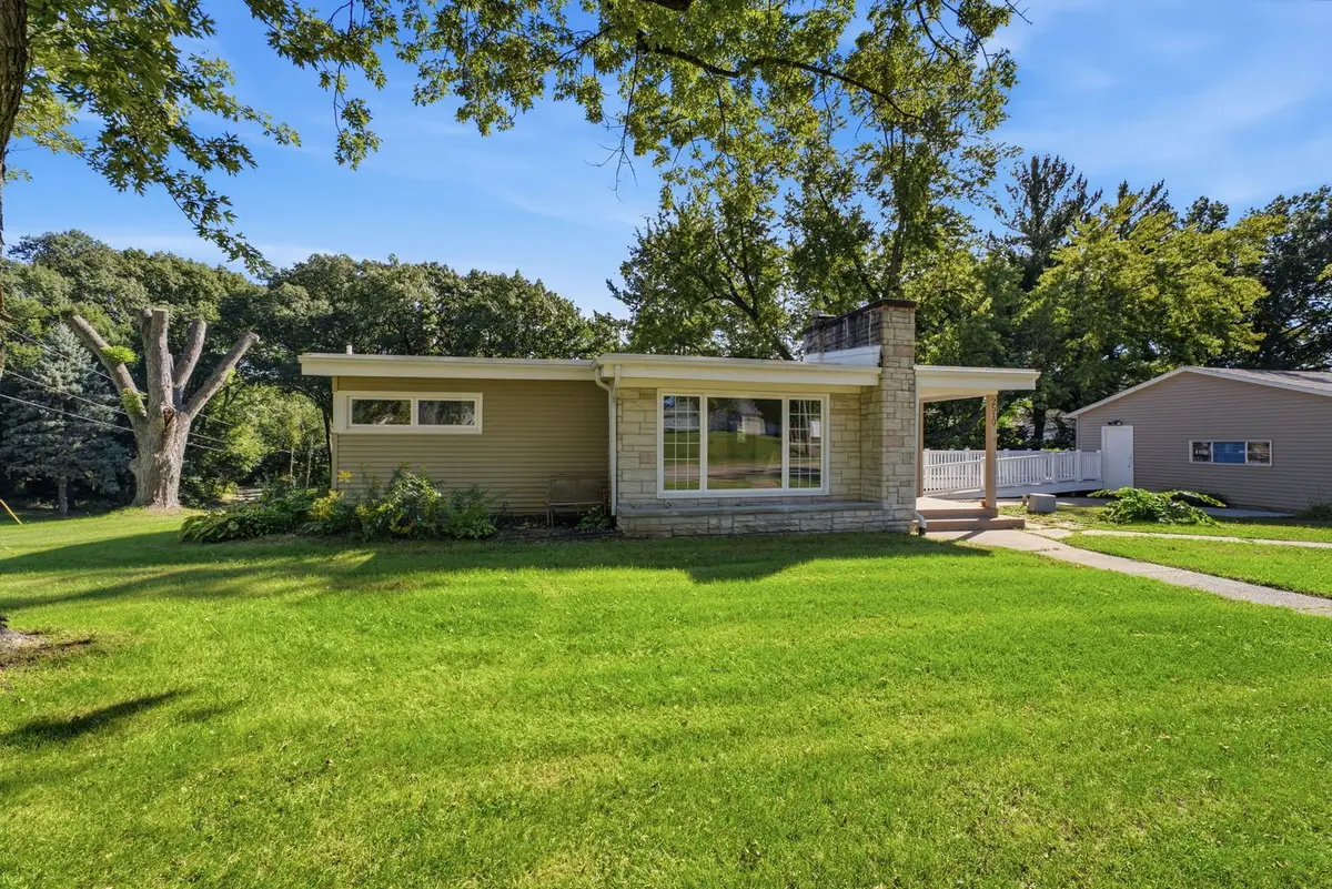 2510 7th Street, Moline, IL 61265 - #1