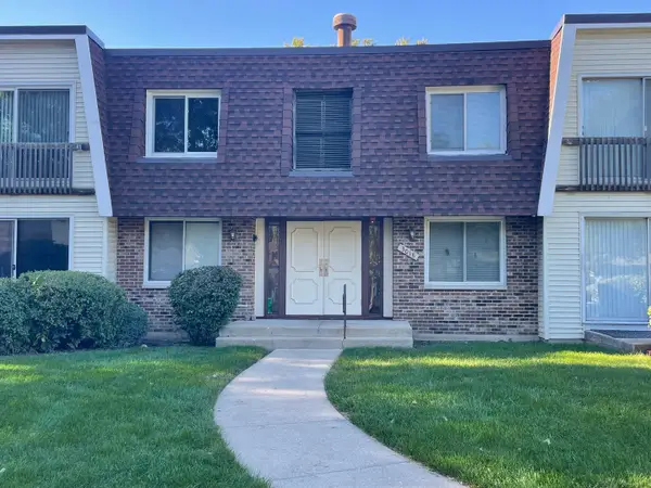 3018 Roberts Drive #3, Woodridge, IL 60517