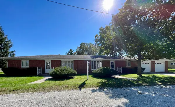 100-102 W Greenwood Street, Grant Park, IL 60940