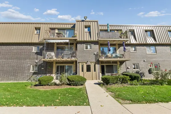 572 Fairway View Drive #1B, Wheeling, IL 60090