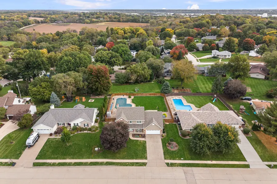 3415 Woodcrest Drive, Bettendorf, IA 52722 - #3