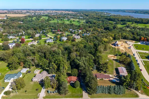 18815 Wells Ferry Road, Bettendorf, IA 52722