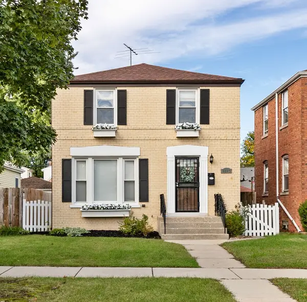 Address Withheld By Seller, Chicago, IL 60656