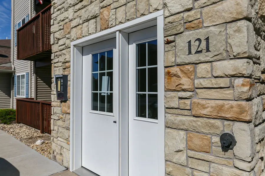 121 E Price Street #202, Eldridge, IA 52748 - #2