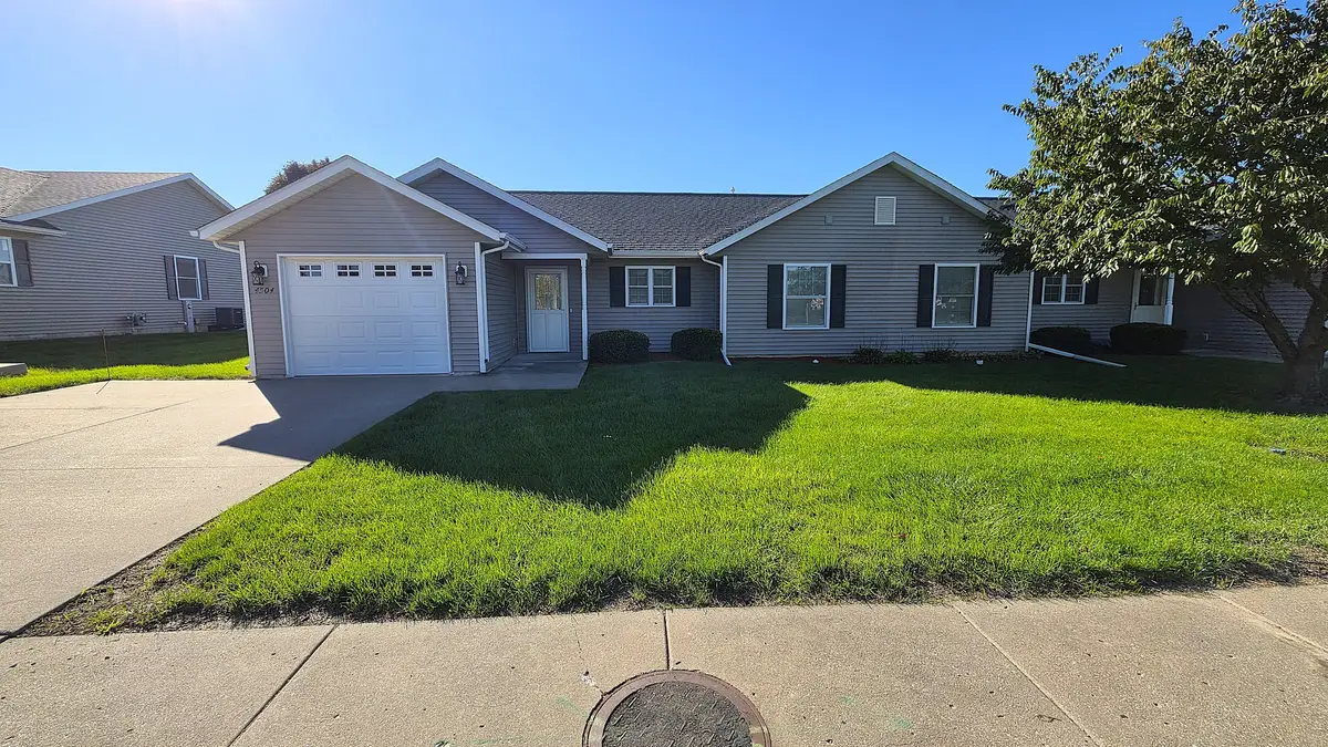 4504 N Fairmount Street, Davenport, IA 52806 - #1