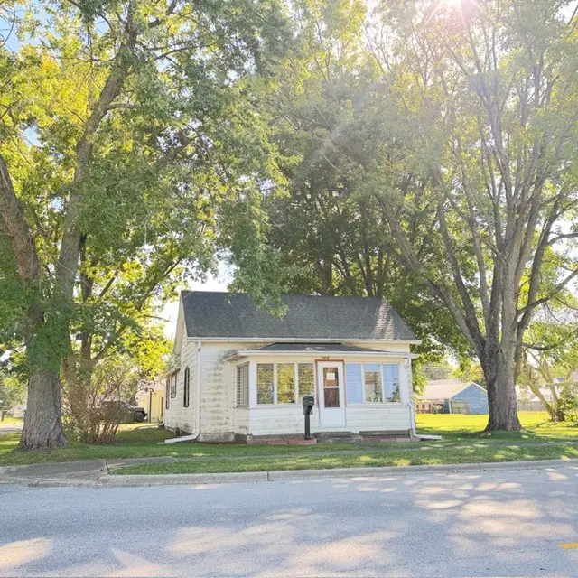 1318 E Washington Street, Clinton, IL 61727 - #1