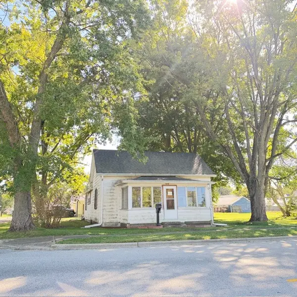 1318 E Washington Street, Clinton, IL 61727