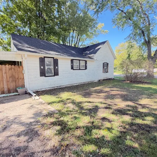 1318 E Washington Street, Clinton, IL 61727 - #3