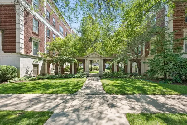 486 Sheridan Road #2, Evanston, IL 60202