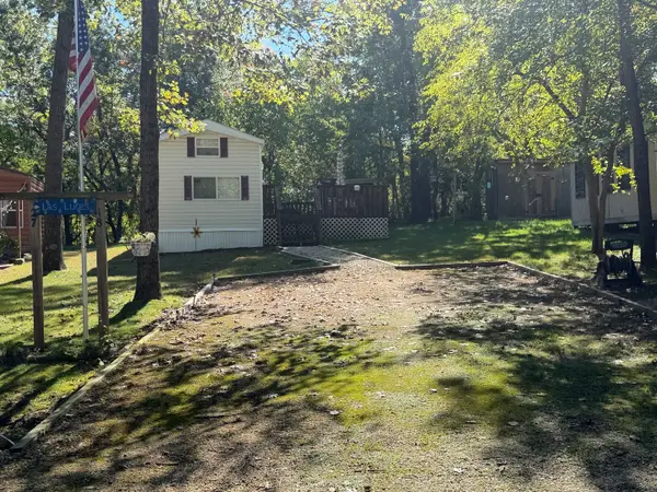 27-18 Woodhaven Lakes, Sublette, IL 61367