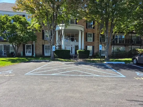 5100 Carriageway Drive #109, Rolling Meadows, IL 60008