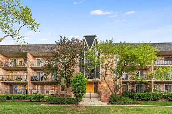 1041 N Mill Street #110, Naperville, IL 60563