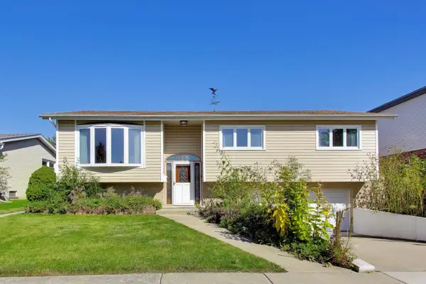 9241 N Callero Drive, Niles, IL 60714