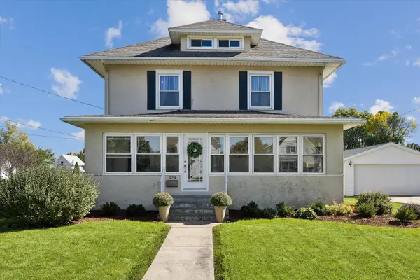 324 6th Avenue, De Witt, IA 52742