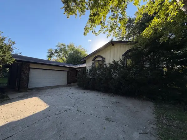 1222 Laurel Lane, Schaumburg, IL 60193