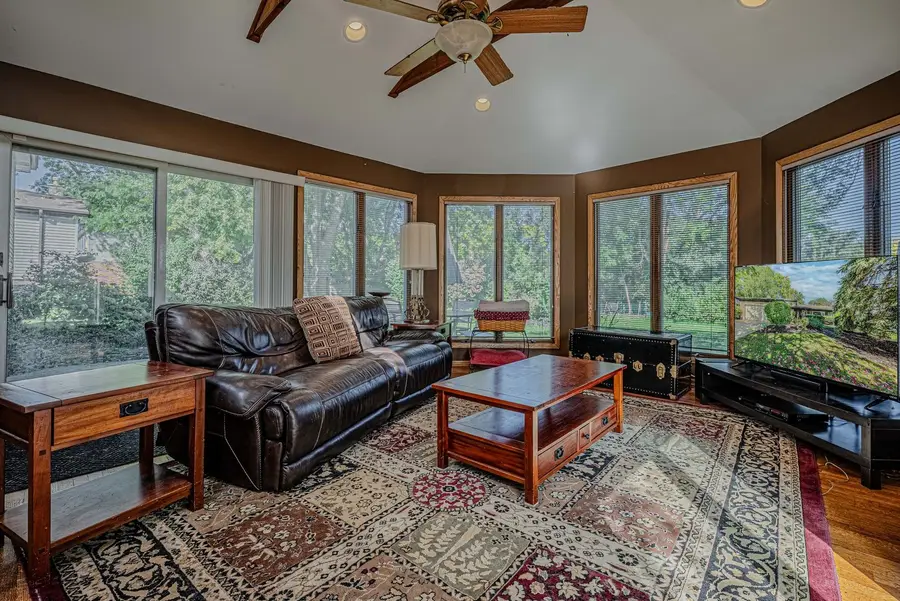 1606 E Waverly Court, Arlington Heights, IL 60004 - #2