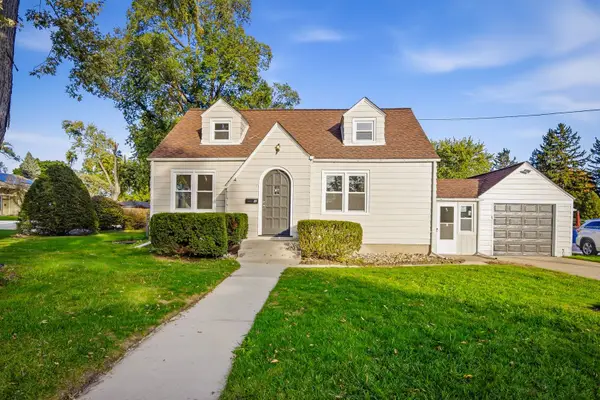 3 S South Elgin Boulevard, South Elgin, IL 60177