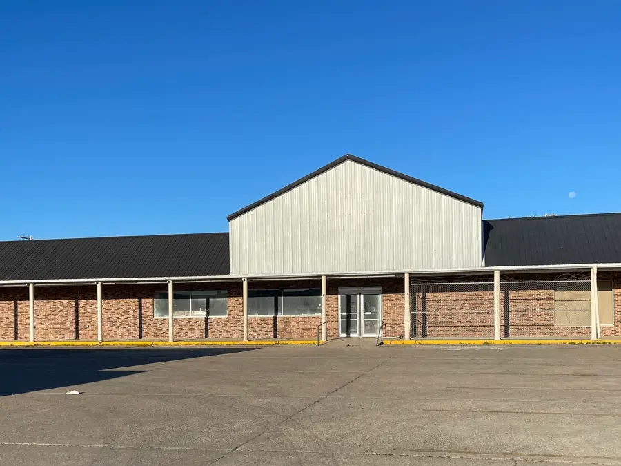 1105 E Randolph Street, McLeansboro, IL 62859 - #2