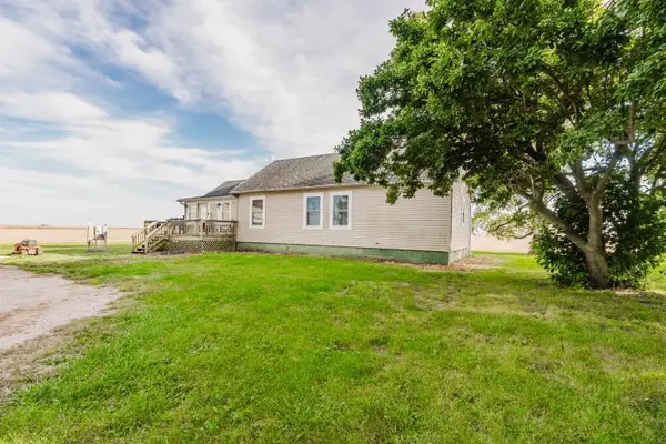 6528 Lilac Road, Clinton, IL 61727