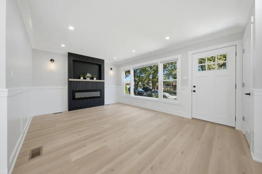 10422 S Green Bay Avenue, Chicago, IL 60617 - #3