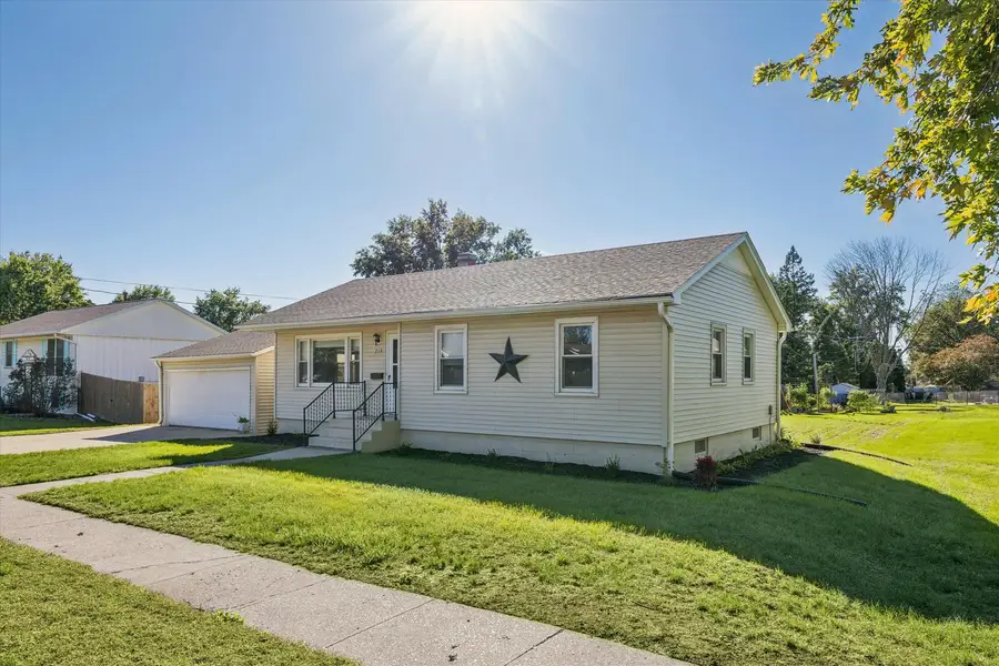 219 9th Avenue, De Witt, IA 52742 - #3