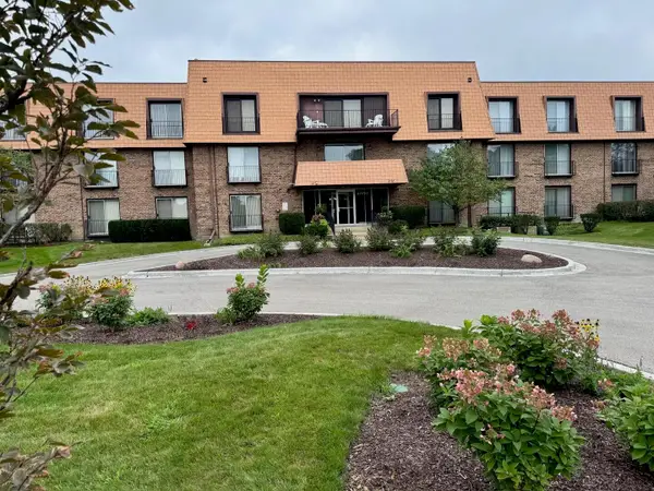 4050 N Dundee Road #202, Northbrook, IL 60062