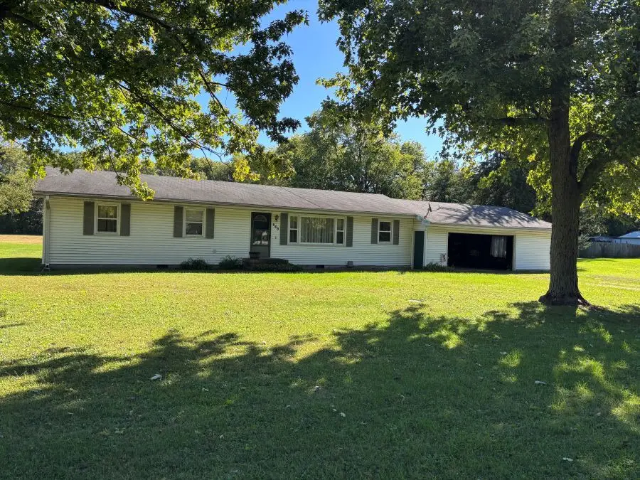 565 N 2nd Street, Sheldon, IL 60966 - #1
