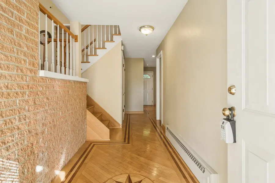 1310 E Ironwood Drive, Mount Prospect, IL 60056 - #3