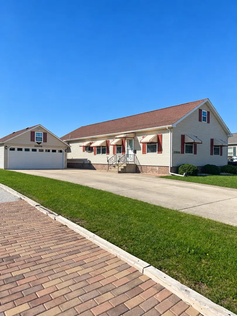 23000 S Pinehurst Drive, Frankfort, IL 60423 - #2