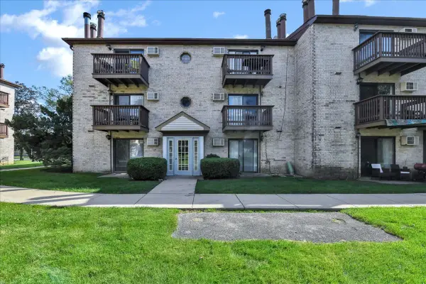 514 E Spruce Drive #2B, Palatine, IL 60074