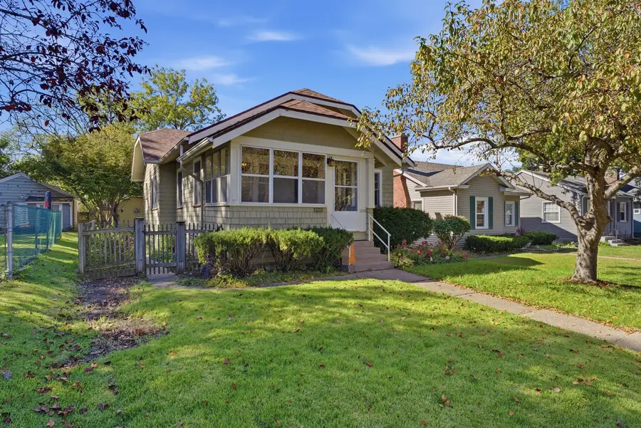 2910 Arlington Avenue, Davenport, IA 52803 - #2