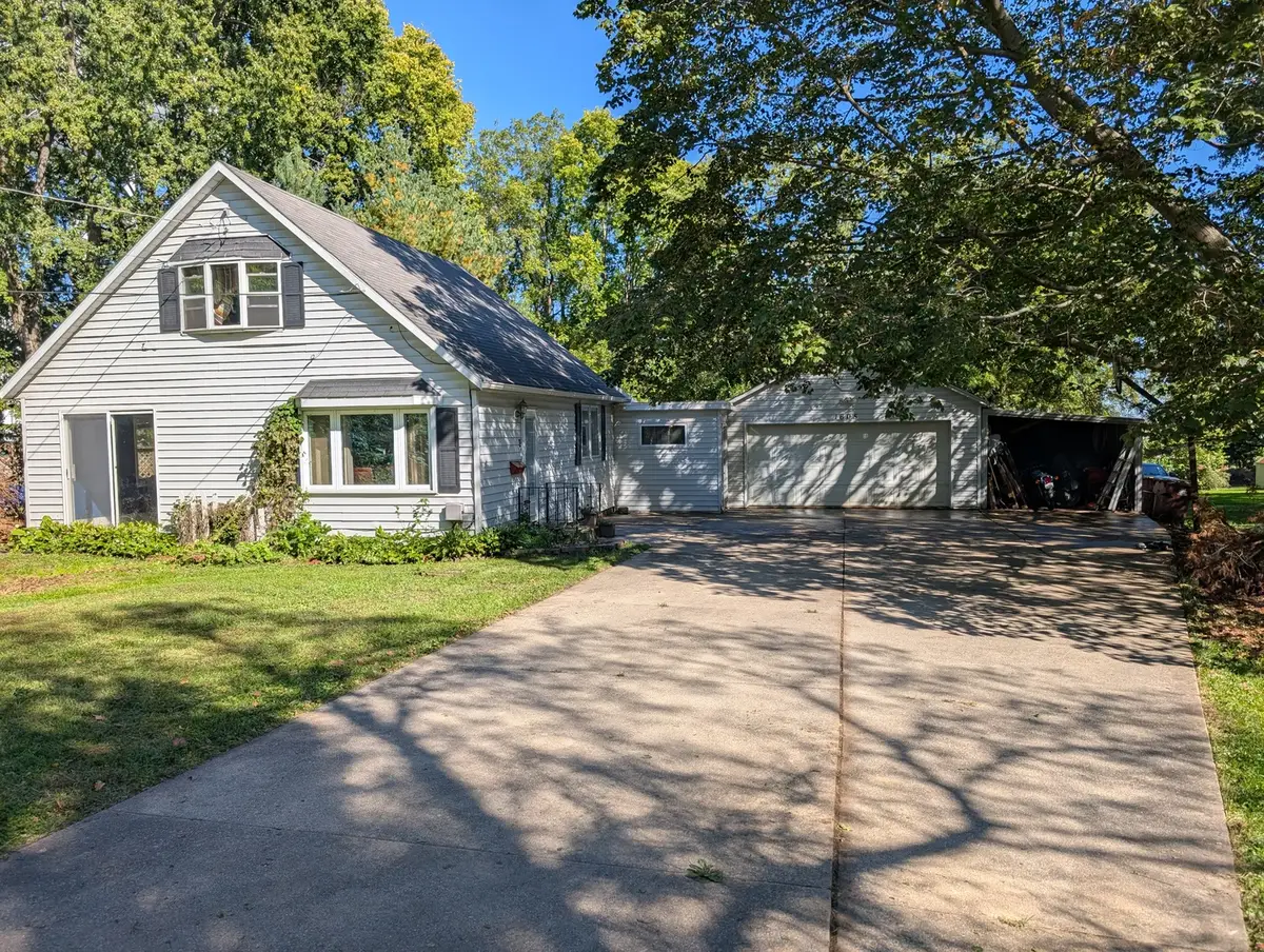 1605 S Carroll Avenue, Freeport, IL 61032 - #1