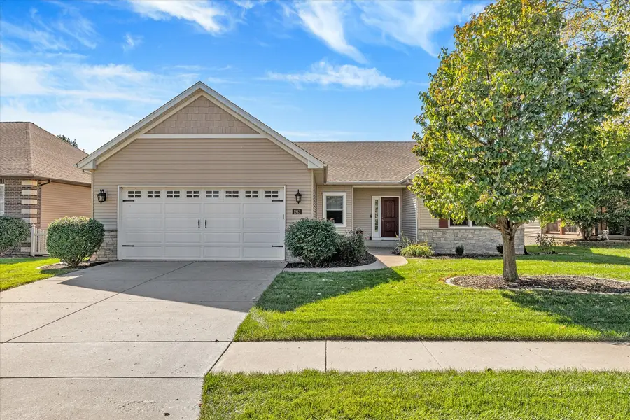 1913 E 58th Street, Davenport, IA 52807 - #2