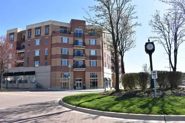 300 Village Circle #404, Willow Springs, IL 60480 - #1