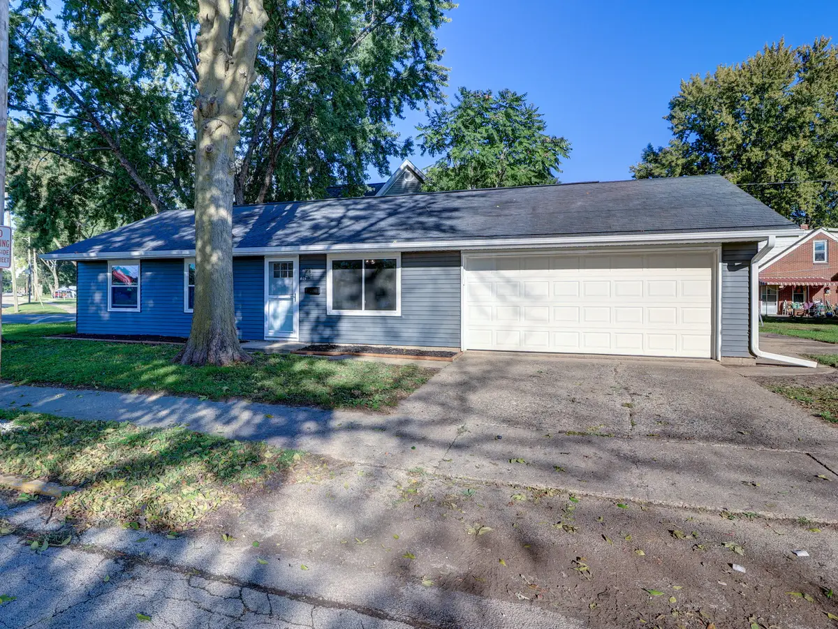 415 W 5th Street, Rock Falls, IL 61071 - #1