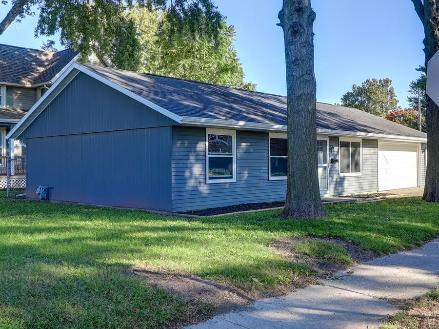 415 W 5th Street, Rock Falls, IL 61071 - #3