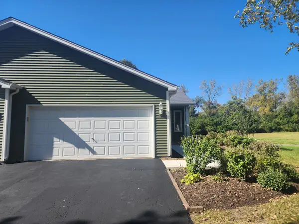 30 S Walnut Drive, North Aurora, IL 60542