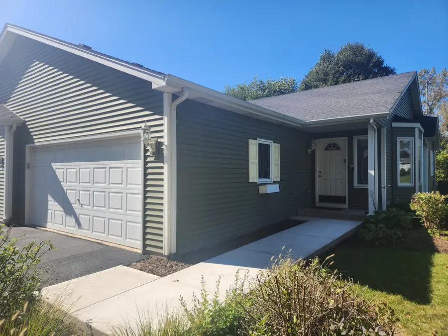 30 S Walnut Drive, North Aurora, IL 60542 - #2